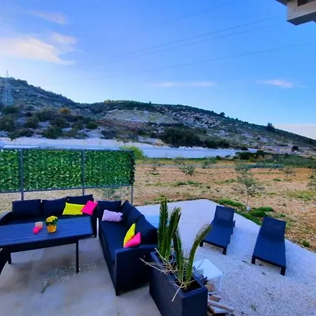 Toni - Modern Hotel