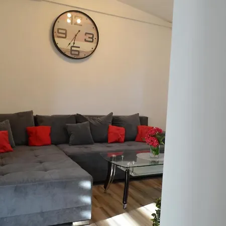 Toni - Modern 3* Dol (Brac)