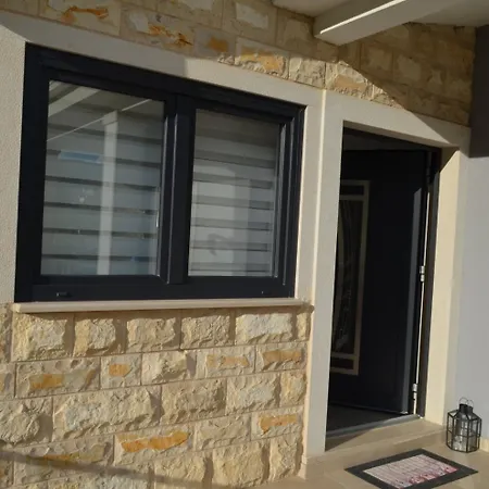 Toni - Modern Dol (Brac)